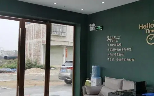 Lingshan Linjiang Theme Hotel