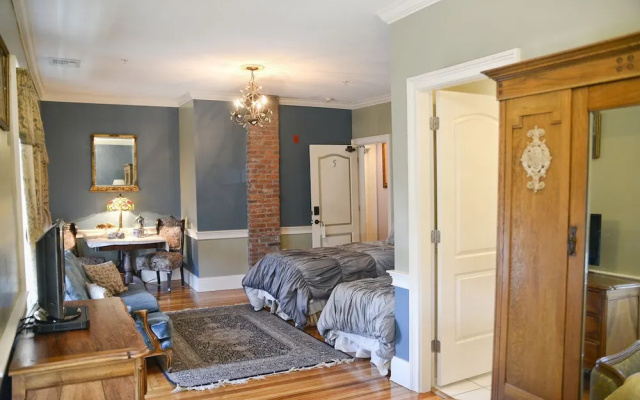 Naomi's Inn Bed & Breakfast