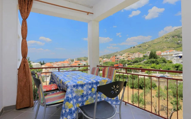 Apartments with a parking space Tucepi, Makarska - 2676