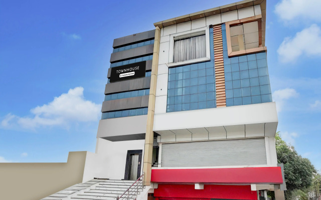 Super Townhouse Narholi Bridge Mathura