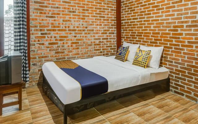 OYO Homes 90996 Desa Wisata Pulesari Syariah