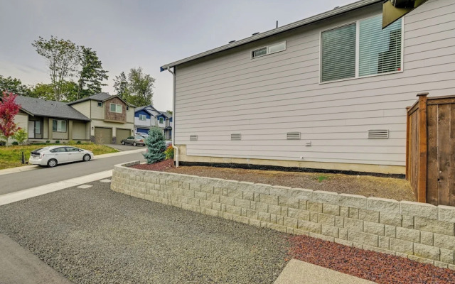Modern Seatac Gem w/ Fireplace & Smart Tvs!