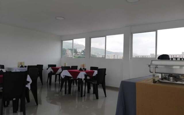 Apartasuites La Flora