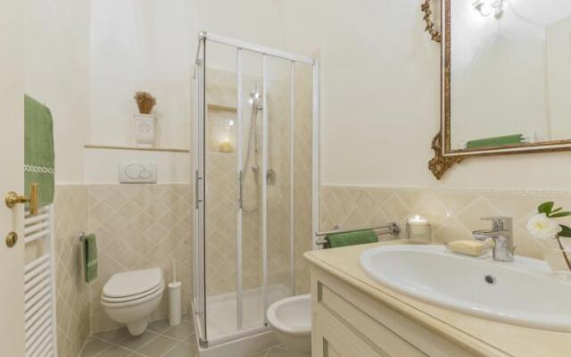 Topazia Halldis Apartment