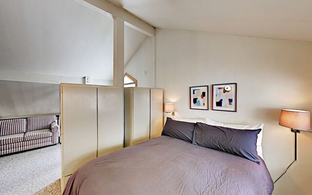 Mountaintop #D - 4 Br Condo