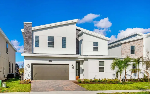 Stunning Villa w/ No Rear Neighbors! Near Disney