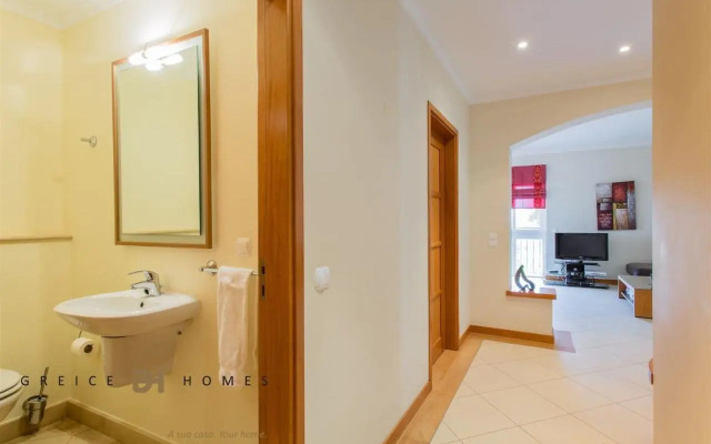 Greice Homes-Luxury 2 bed en-suite south facing & Golf view