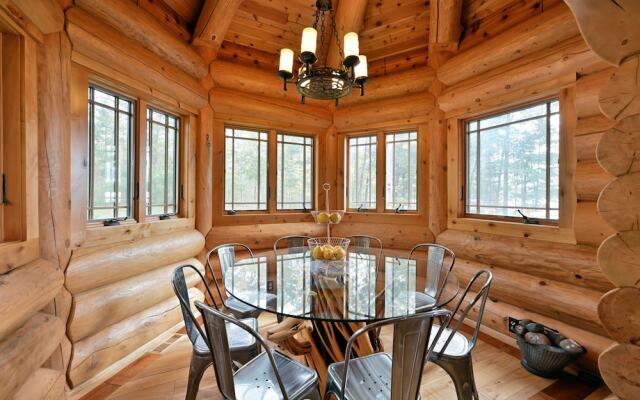 Osprey Lake Cabin 4 Bedroom Home by RedAwning