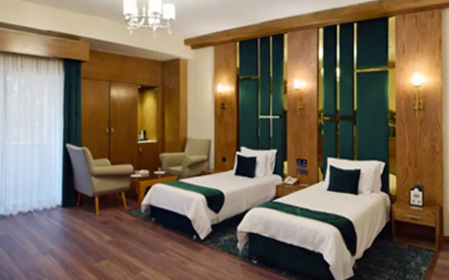 Pardisan Hotel