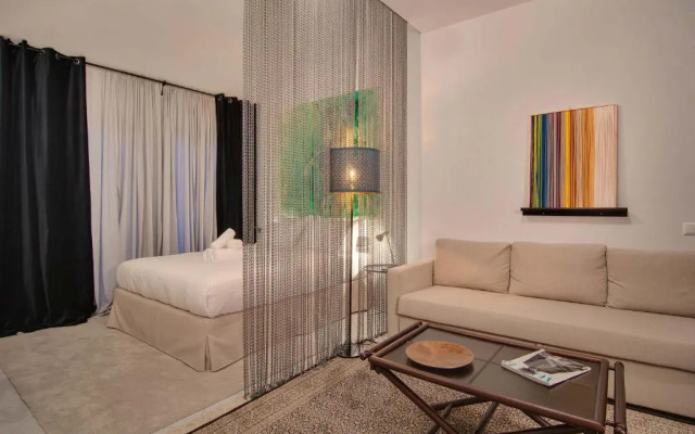 ALL SEASONS Luxury Suites1