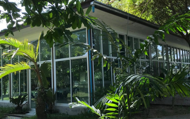 RedDoorz Sripiamsuk Resort Bangkok