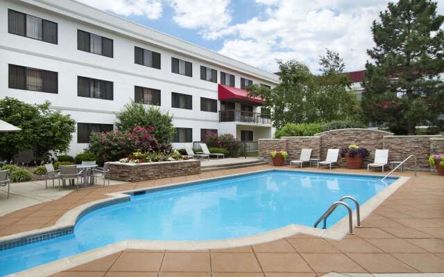 Embassy Suites by Hilton Detroit Metro Airport