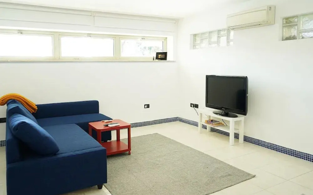 Loft With Private Garden, Close to Shops, Italy