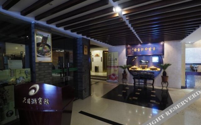 Qingzhu Tianmuhu Hotel (Shanghai Putuo Fengqiao Road Subway Station)