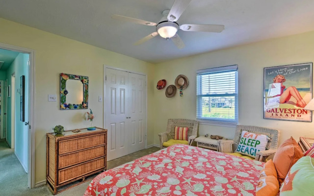 1 Block to Beach: Family Getaway in Galveston!