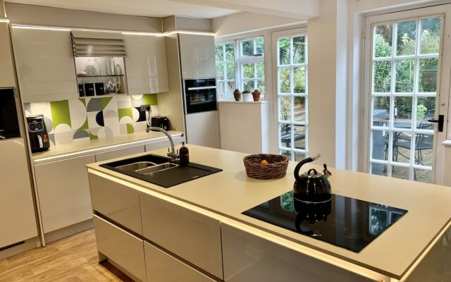 Stylish Central House Next To Warwick Castle