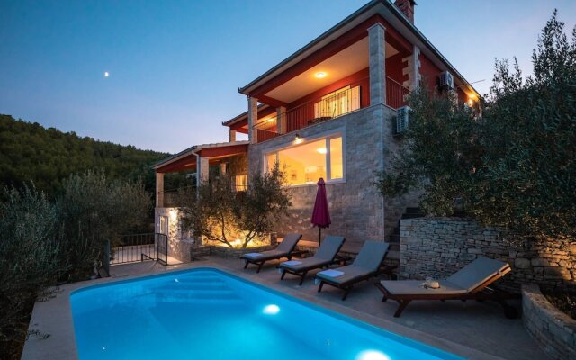 Luxury Stairway to Heaven with Pool