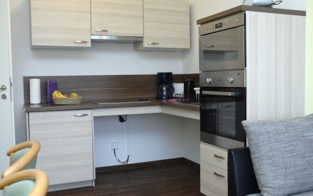 Beachside Apartment in Pepelow with Garden