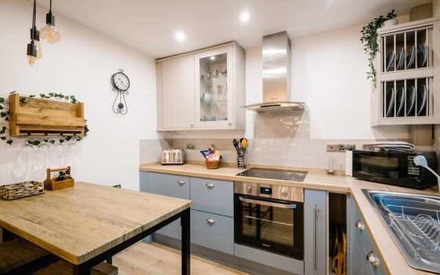 The Annex - Windermere Escape for Two