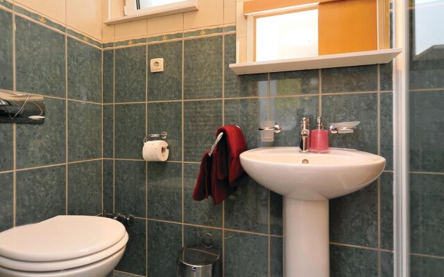 Nice Home in Pirovac With Wifi and 4 Bedrooms