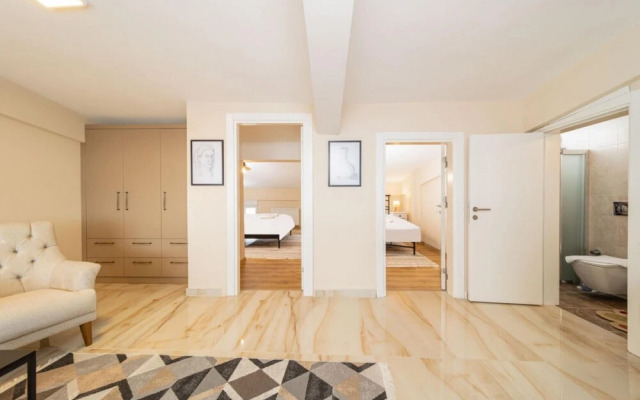 Spacious and Central Apartment near Lara Beach in Muratpasa, Antalya