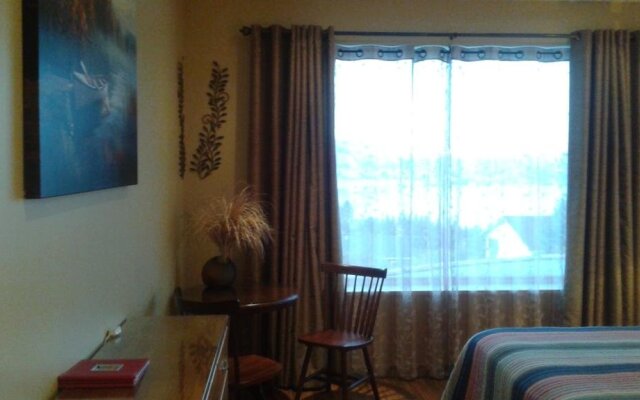 Above Naramata Bed & Breakfast