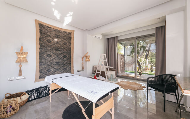 Blue Carpet Luxury Suites
