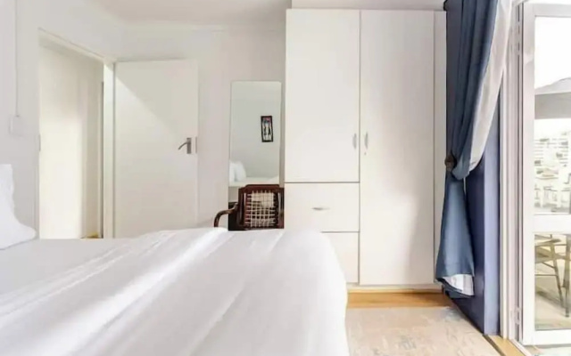 Caline VIP Mews