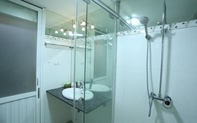 Tuti Lakeside Homestay – Bathroom – Hanoi