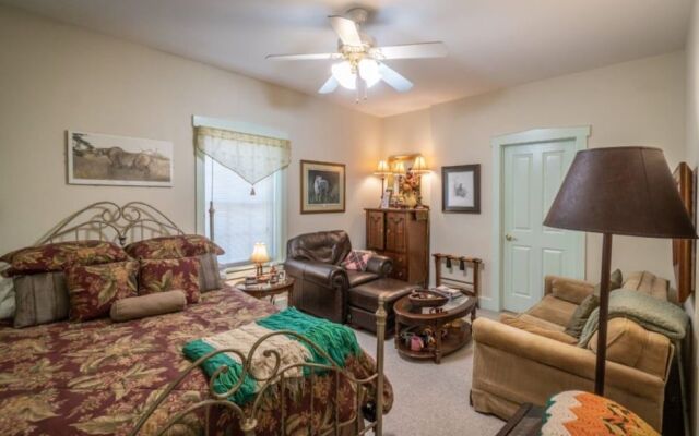 Stone Haus Bed & Breakfast