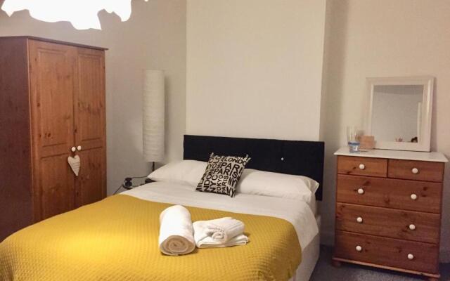 Luxury Apartment-golden Triangle, Parking & Garden
