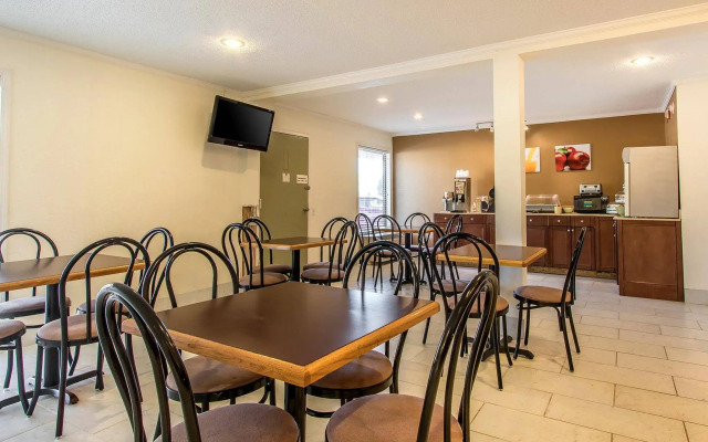 Quality Inn Cleveland North