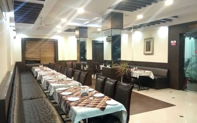 JK Rooms 108 Hotel Royal Regency