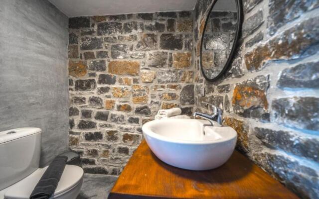 TerraZeus - Stone House Beachfront 1
