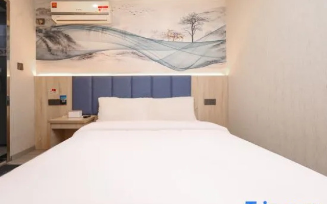 Qingfeng Hotel (Nanjing Maiyuqiao Subway Station)