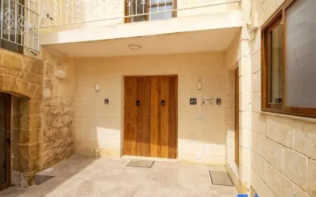 Naduri - 3 bedrooms (sleeps 7 + 2 kids) Nadur village