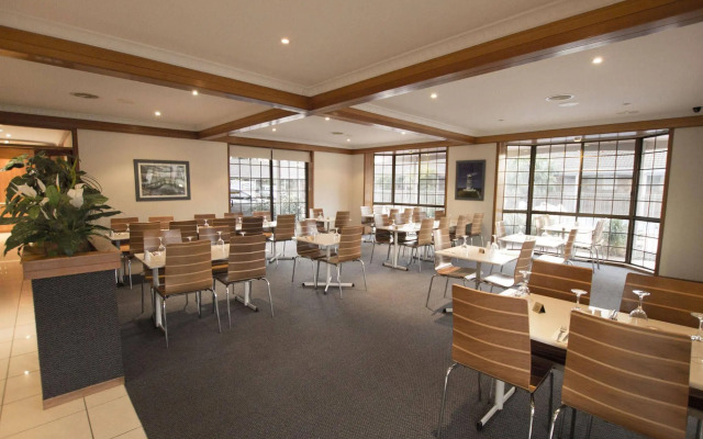 Island Palms Motor Inn