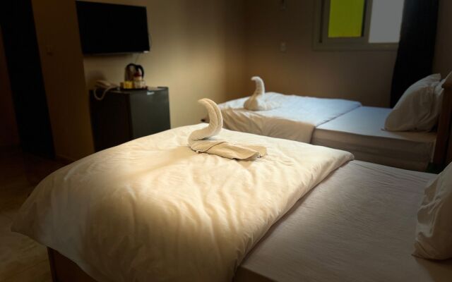Grand Pyramids View Guesthouse