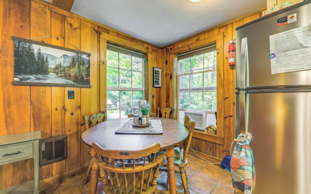 Pet-friendly Creekside Cabin w/ Pool Access!