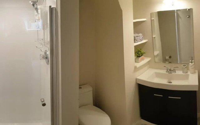Happy, Cozy, Fun, Loving suite in West Vancouver