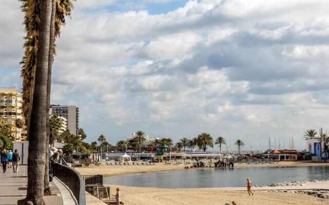 Eden Roc BeachFront Apartments