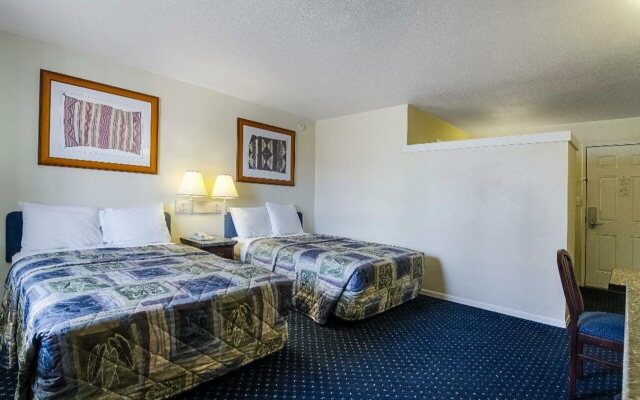 Central Phoenix Hotel