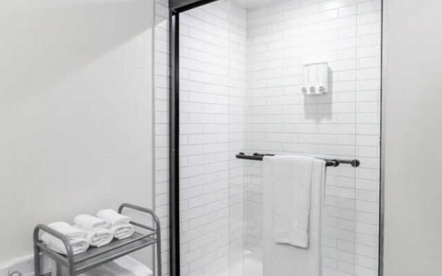 Rideau Comfort 2BD 1BA Apartment Free Parking