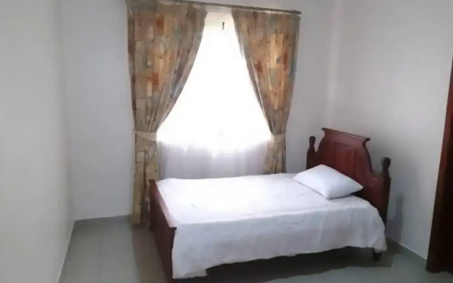 House - Kampala - 6 Bedrooms - Parking - Garden