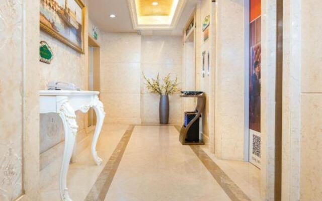 Vienna Hotel (Zhaoqing East Railway Station Dinghushan Scenic Area)