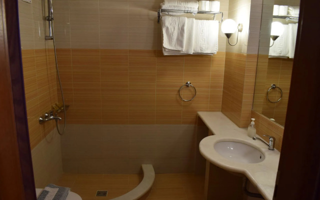 Evia Hotel & Suites