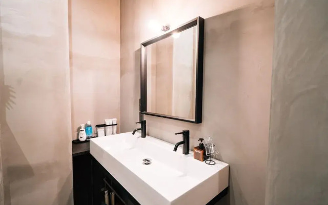 mizuka Nakasu 1 - unmanned hotel -