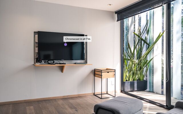 Casai Luxury Designer Apt in the Best Location