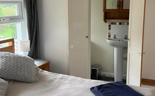 Entire house near beaches, footpaths and shops