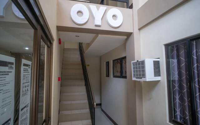 Super OYO 604 Chateau Cinco Dormitel - Hostel